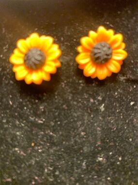 Sunflower Stud Earrings - Bright Orange